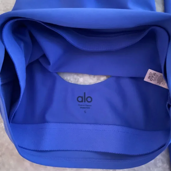 Alo Yoga Airlift Set - Picture 7 of 15